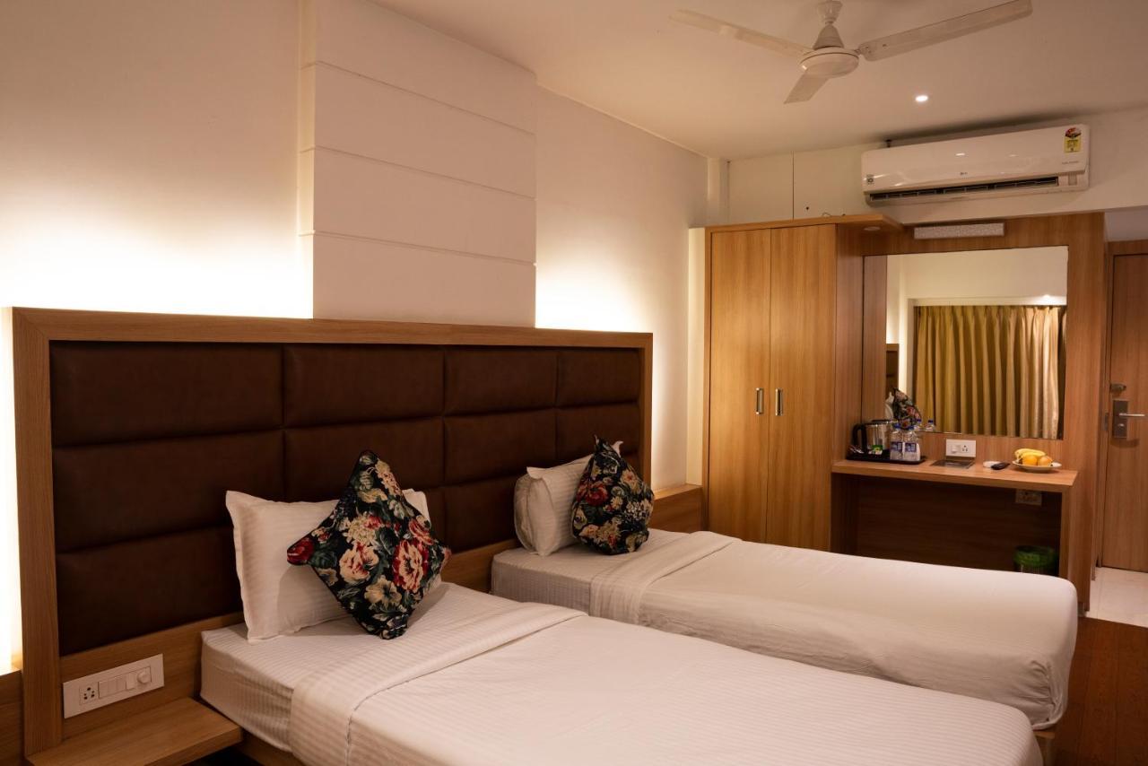 Gold Crest Business Hotel Navi Mumbai Ngoại thất bức ảnh