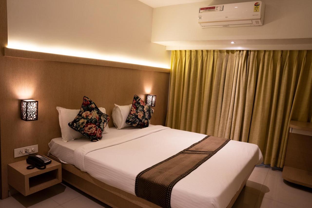 Gold Crest Business Hotel Navi Mumbai Ngoại thất bức ảnh