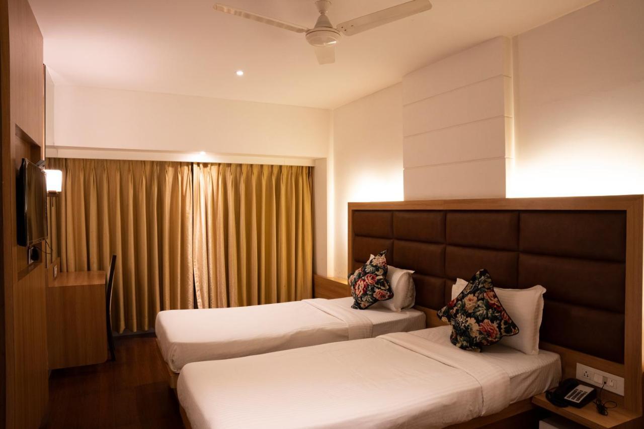 Gold Crest Business Hotel Navi Mumbai Ngoại thất bức ảnh
