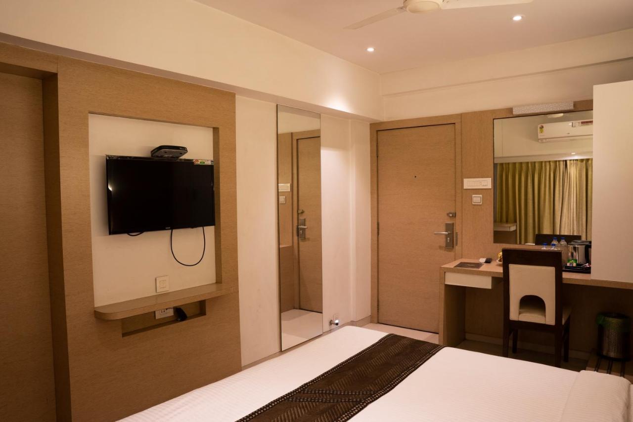 Gold Crest Business Hotel Navi Mumbai Ngoại thất bức ảnh