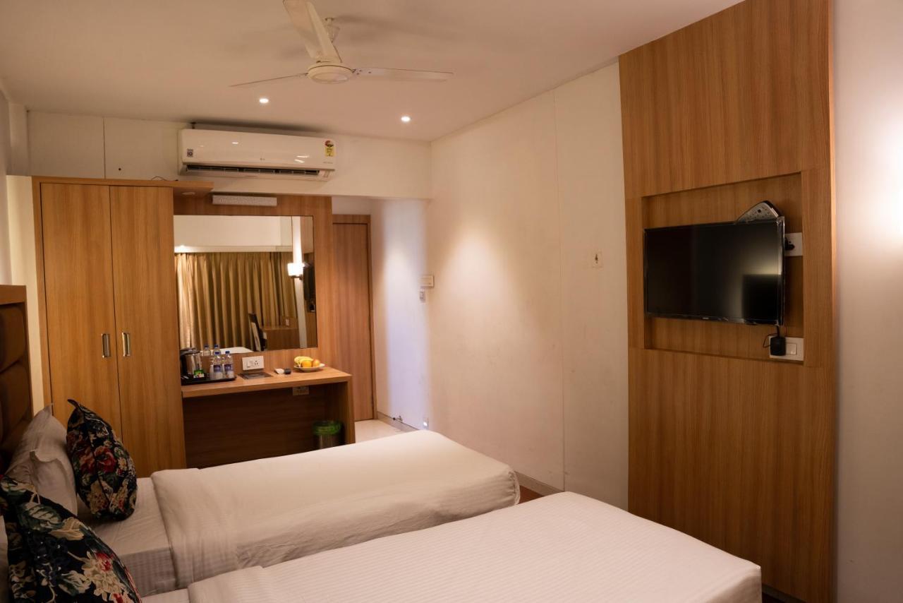 Gold Crest Business Hotel Navi Mumbai Ngoại thất bức ảnh