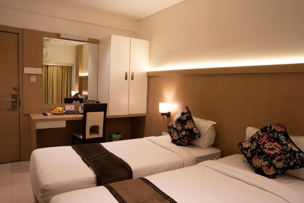 Gold Crest Business Hotel Navi Mumbai Ngoại thất bức ảnh