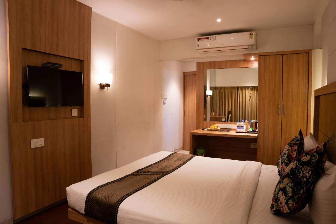 Gold Crest Business Hotel Navi Mumbai Ngoại thất bức ảnh
