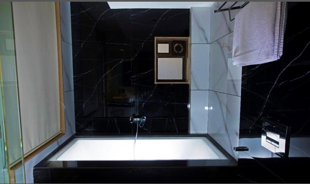 Gold Crest Business Hotel Navi Mumbai Ngoại thất bức ảnh