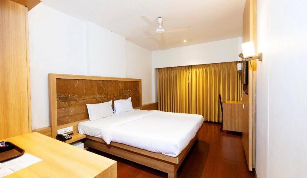 Gold Crest Business Hotel Navi Mumbai Ngoại thất bức ảnh